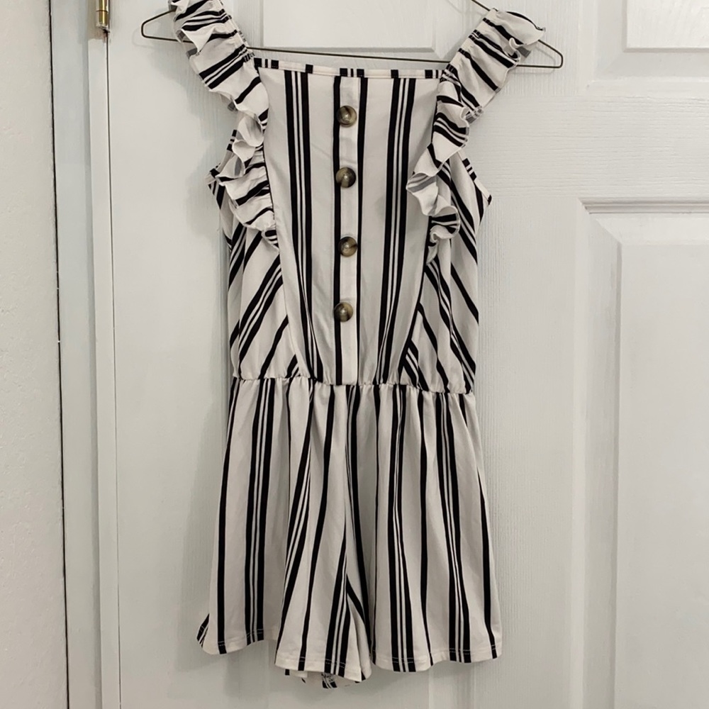 Heart&Arrow White Bodysuit girl. Elastic waistband